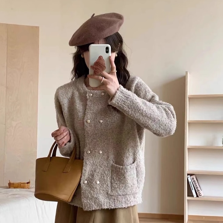 レディース トップス カーディガン ショート丈 長袖 袖あり ラウンドネック 襟なし ポケット 前開き ボタン ニット かわいい 大人可愛い シンプル カジュアル おしゃれ レトロ こなれ感 キュート