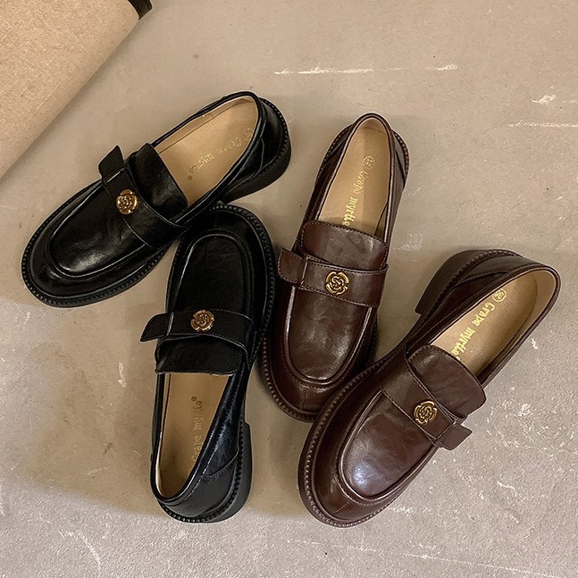 Cowhideバージョンブリティッシュスタイルのローファーcameliaカジュアルシングルシューズシックソールレトロブラックレザーシューズ