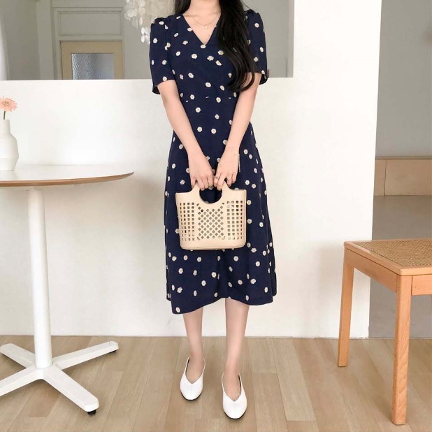 ワンピース Aライン ひざ丈 半袖 Vネック カシュクール ウエストリボン ハイウエスト 花柄 フラワー かわいい 大人可愛い きれいめ シンプル カジュアル 大人 上品 おしゃれ フェミニン