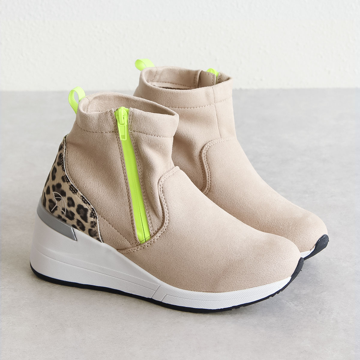 ブーツ レディース 防水 ショートブーツ 防寒 撥水 ふかふか 厚底 秋冬 暖かい 軽量 ファスナー 軽い スエード調 7550