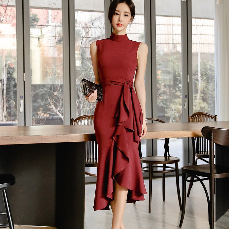 アシンメトリーヘム ドレープフリル 美シルエット レディース ワンピース ドレス 膝下 ミモレ ロング 袖なし ノースリーブ ハイネック 襟付き バックネックパール調ボタン タイト スリム 細身