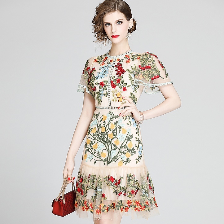 パーティードレス 二次会 結婚式 ワンピース 膝丈 ひざ丈 袖あり 半袖 フレア セミフレア スリム レース 刺繍 チュール ウエストマーク かわいい 大人可愛い きれいめ 大人 上品 おしゃれ お洒