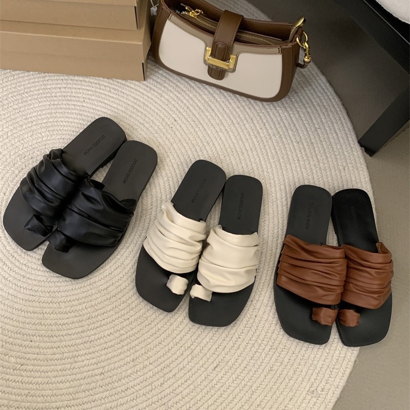 レディースアウター用ソフトレザーサンダル2024 スクエアトゥスリッポン 平底プリーツビーチスリッパ Ins