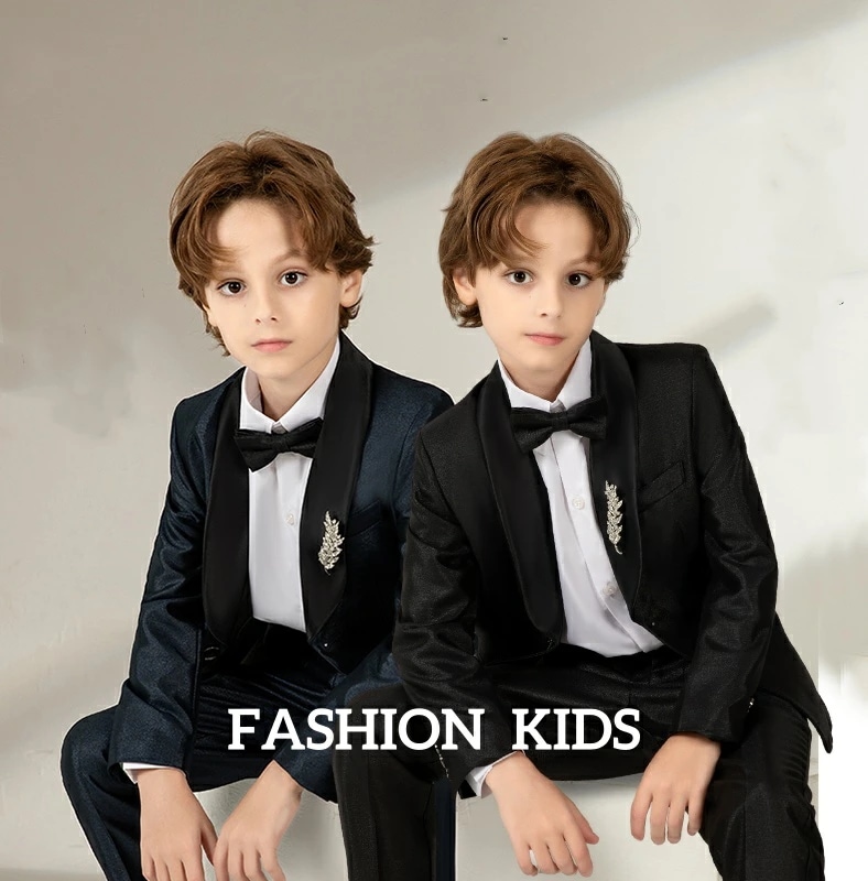 格安販売中エレガントスーツセット 上品 格好良い 子供スーツ キッズスーツ キッズ服 子供服 男の子スーツ 高級感 ２色 お揃い ジャケット ベスト シャツ パンツ 蝶ネクタイ 無地 音楽会 演奏会