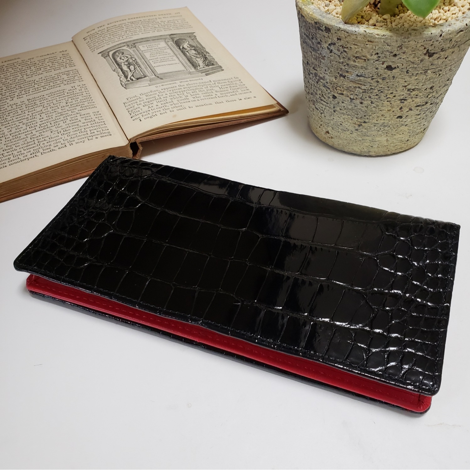 ワニ革 レディースメンズ財布 二つ折り財布　ブラック
