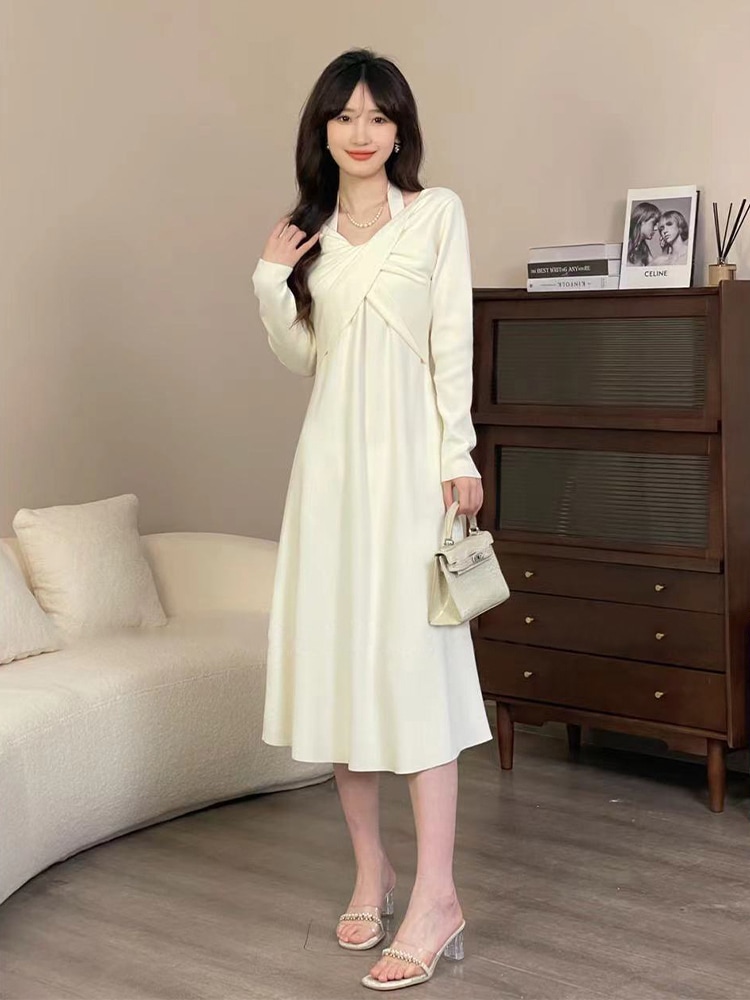 首のドレス子供2023新しい秋ニットロングドレスの気質小さな人々のシニア感覚をぶら下げ初秋の白