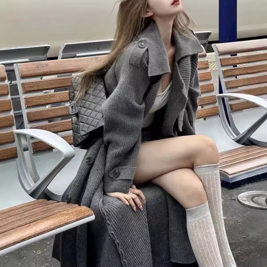 セクシーな女の子のためのハイエンドの怠惰なスタイルのミッドレングスの厚いセータージャケットルーズレースアップニットカーディガン