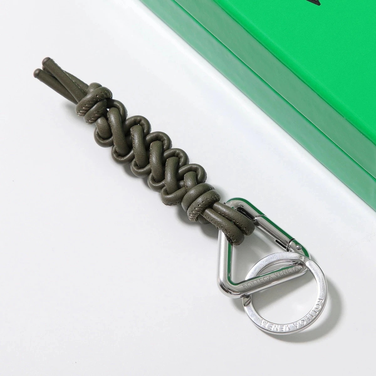 BOTTEGA VENETA ボッテガヴェネタ キーリング 819211 V0050 メンズ スクービドゥ レザー キーストラップ トライアングル ロゴ 3227 35,129円