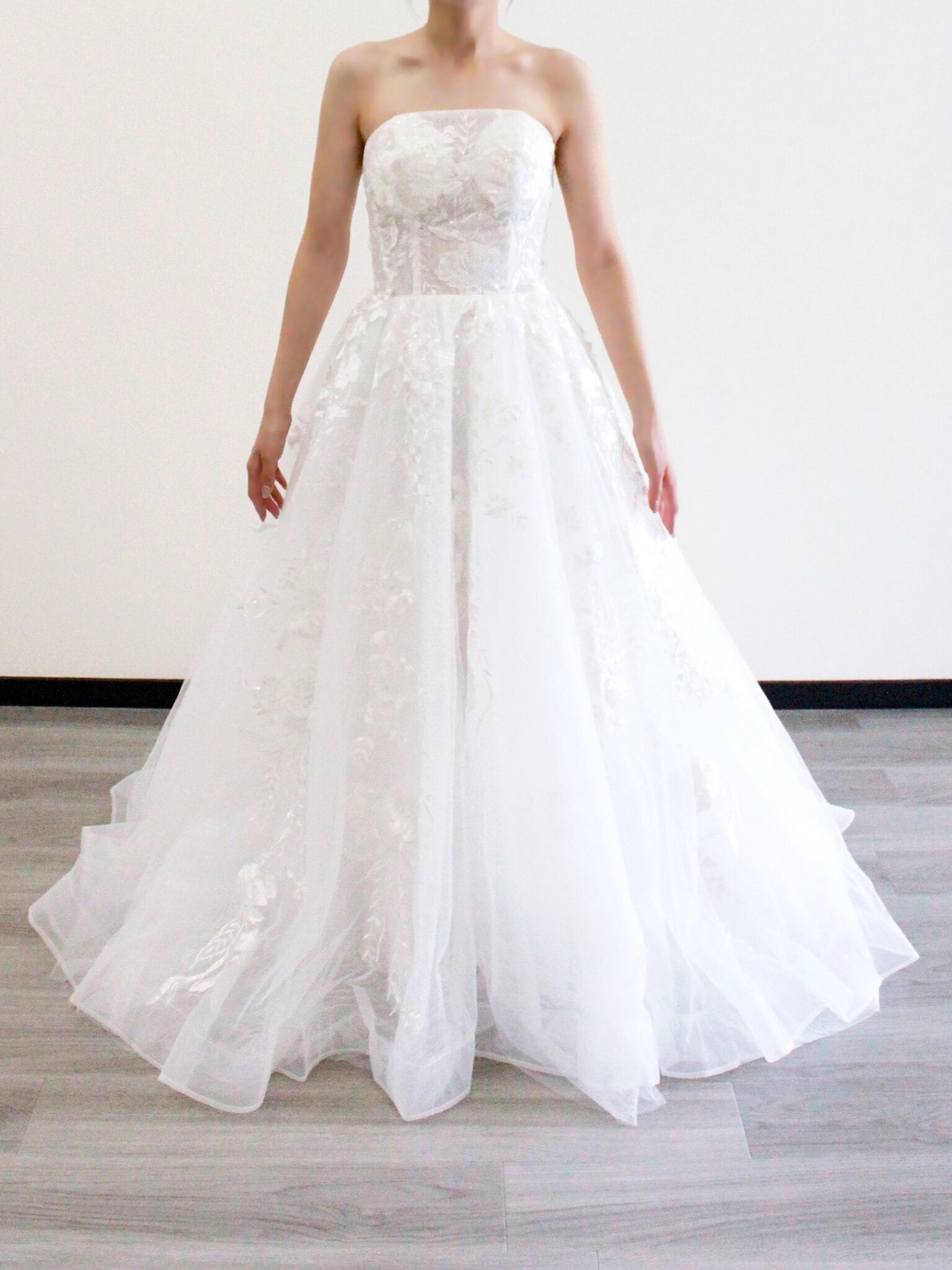 ウェディングドレス 贅沢な総レース ベアトップ Aライン ソフトチュール 花嫁