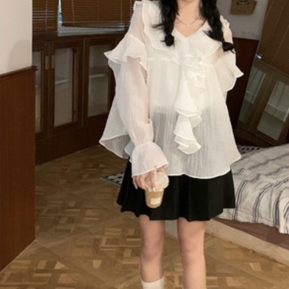 トップス シャツ ブラウス カットソー 袖あり 長袖 フリル かわいい 大人可愛い きれいめ シンプル カジュアル 大人 上品 おしゃれ お洒落 かっこいい レトロ 大人女子 こなれ感 ラフ 個性的