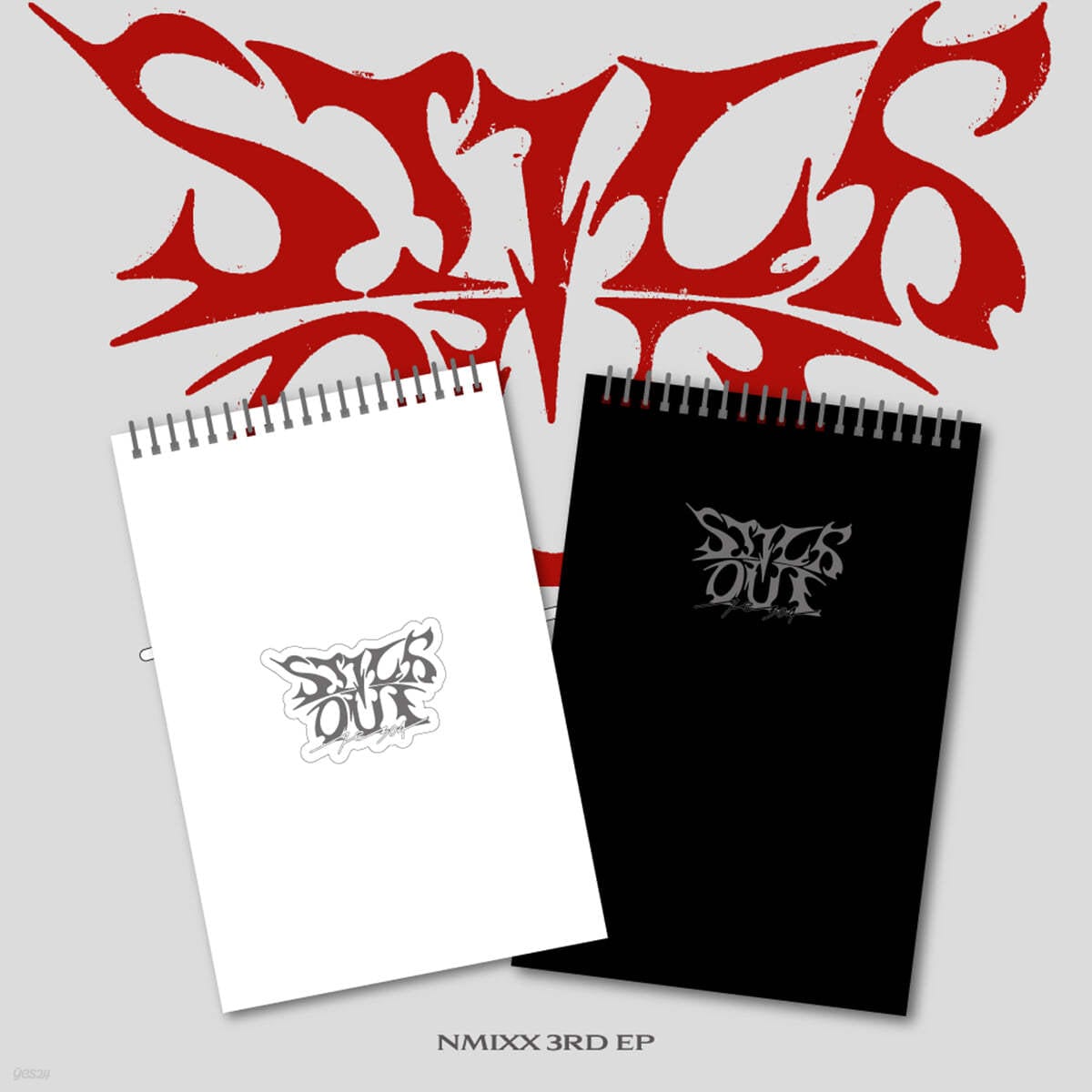 NMIXX - Fe3O4: STICK OUT [2種セット] [バージョン別フォトブック + ポストカード1種ランダム + ステッカー1種ランダム + フォトカード1種ランダム + ユニットフォト