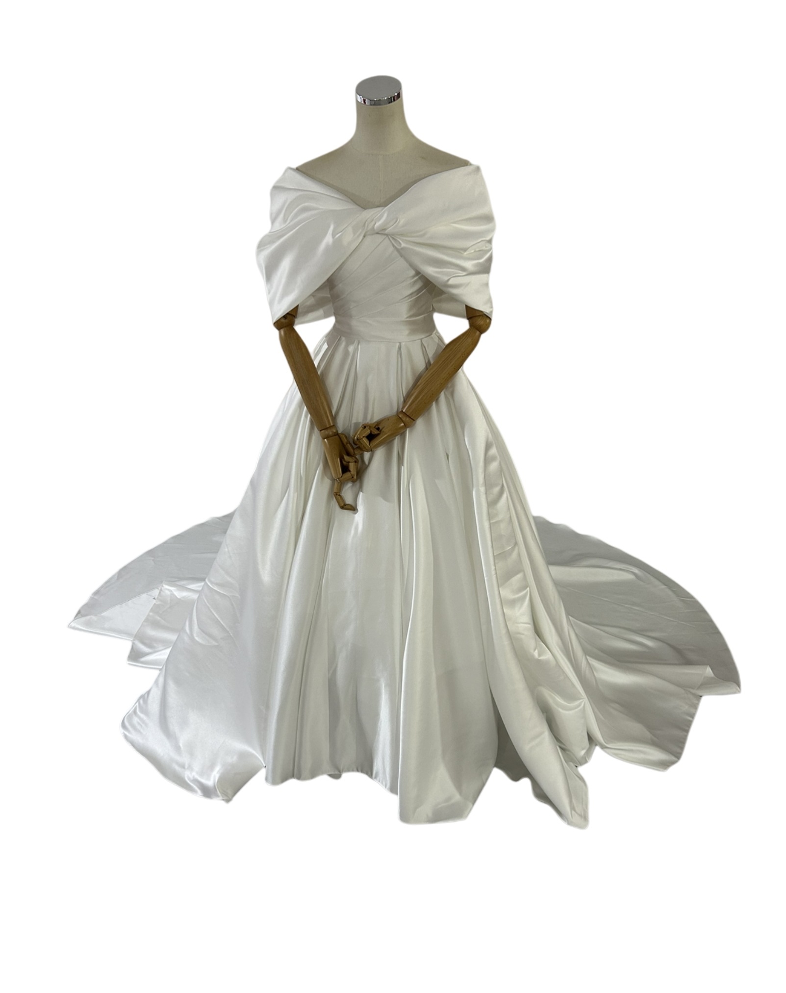 ウェディングドレス 光沢サテン 取り外しオフショルダー 取り外し袖 編み上げ ロングトレーン 拳式