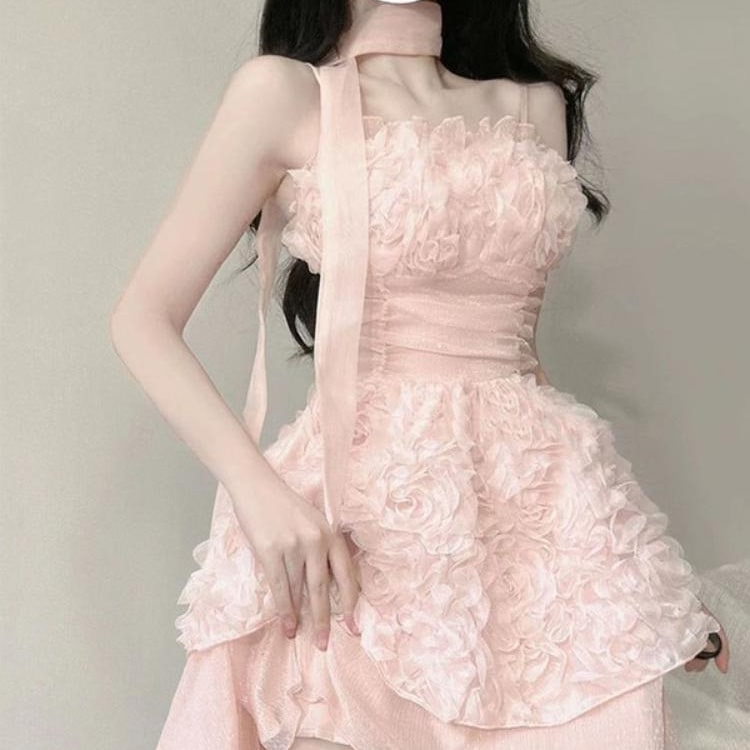 甘くてファッショナブルな純粋な欲望デザイン不規則なピンクのサスペンダースカートスプライシングメッシュドレス女性用