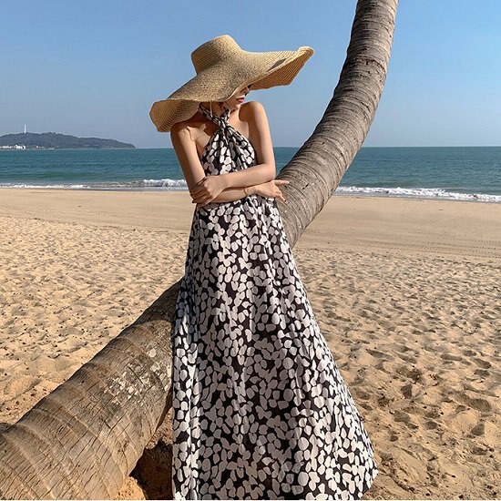 【取寄：納期2週間】リゾートワンピース レディース 花柄 ホルターネック Aライン 背中見せ ビーチ ボタニカル ロング丈 マキシ丈 夏 セクシー 大人かわいい ゆったり サマーワンピース