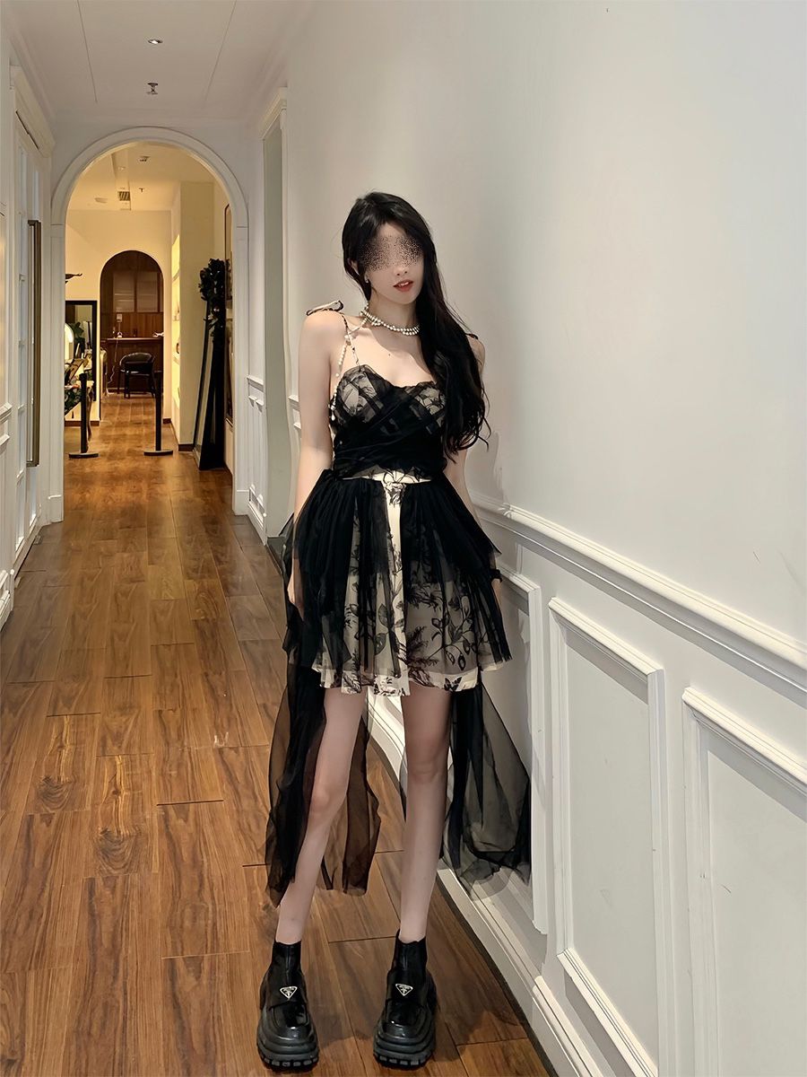 ワンピース2025シックでファッショナブルな気質ハイエンドと西洋のデザイン黒のウエスト痩身メッシュドレス