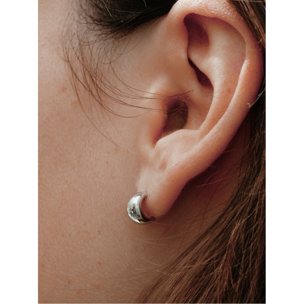 LUNNE シルバー 925 隠しモアッサナイトクレセントスタッドピアス #LSE105