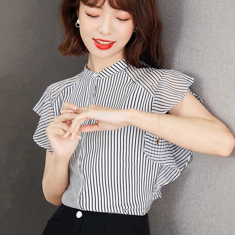 トップス シャツ 半袖 クルーネック 前開き ボタン 袖フリル ミディアム丈 シースルー かわいい 大人可愛い きれいめ シンプル 上品 おしゃれ かっこいい カジュアル こなれ感 個性的 主役級