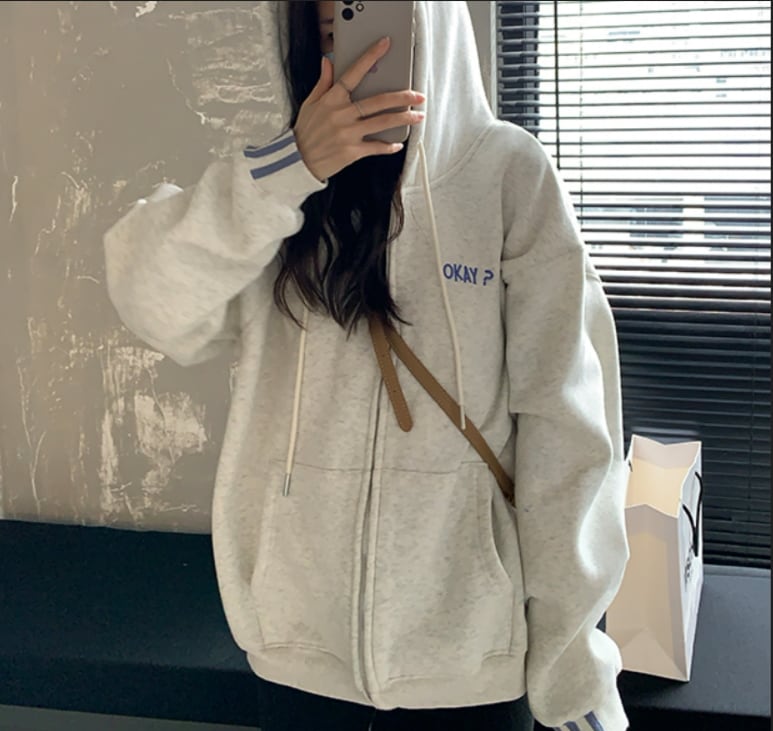 トップス パーカー 長袖 クルーネック フード付きネック ワイド フードパーカー スタイリッシュ 抜け感 使い勝手良い ラフ リラックス感 アクセント 韓国 無地 ロゴ 春 秋 個性的 XS S