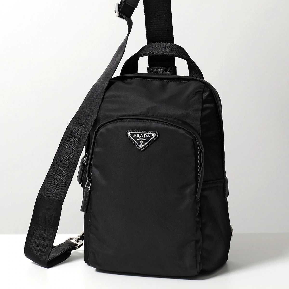 PRADA プラダ ボディバッグ 2VZ116 2DMG メンズ Re-Nylon リナイロン サフィアーノレザー クロスボディ バックパック 鞄 F0002/NERO