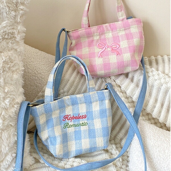 チェック柄ショルダーバッグ　帆布バッグ　リボン (T)