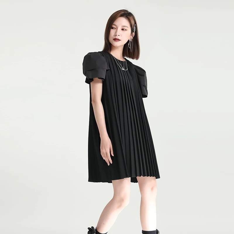 Tシャツワンピース高級な泡袖百ひだワンピース女性夏2024デザイン感のある小さな黒ドレス