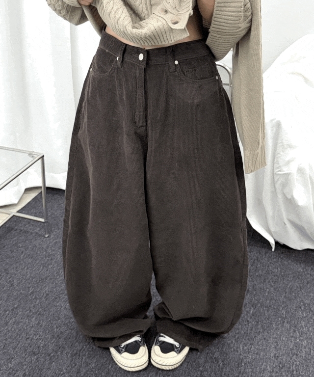 [韓国制作/S~L]コーデュロイ ビッグメガ バルーンフィット ロングパンツ[ゴルデンパンツ/ロングワイドパンツ/デイリールック/冬パンツ]