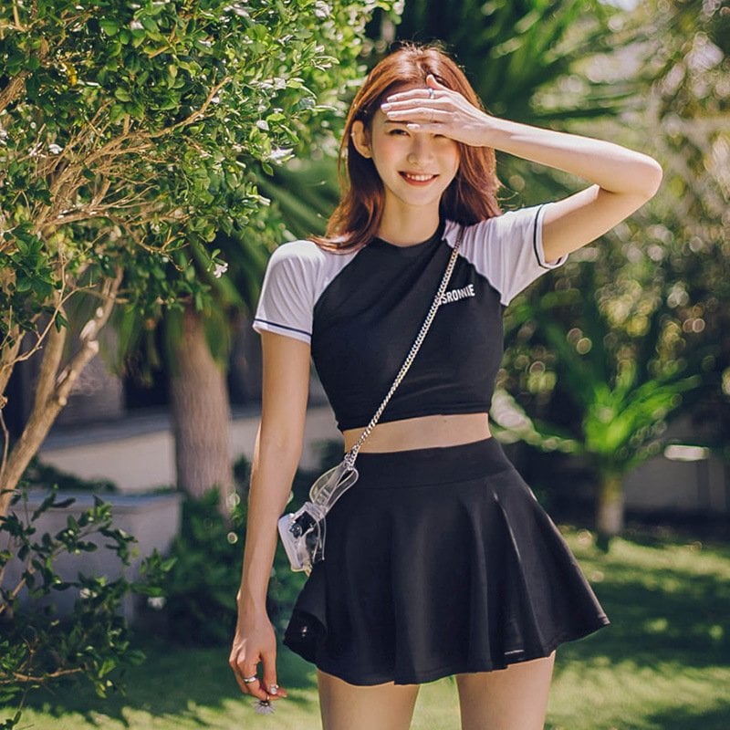 水着 2点セット 半袖 セパレート ショート丈 フリルスカート スポーツ水着 女性 スカート シンプル プール 海 サーフィン セット水着 ブラック 白 バレンタイン 2023 プレゼント