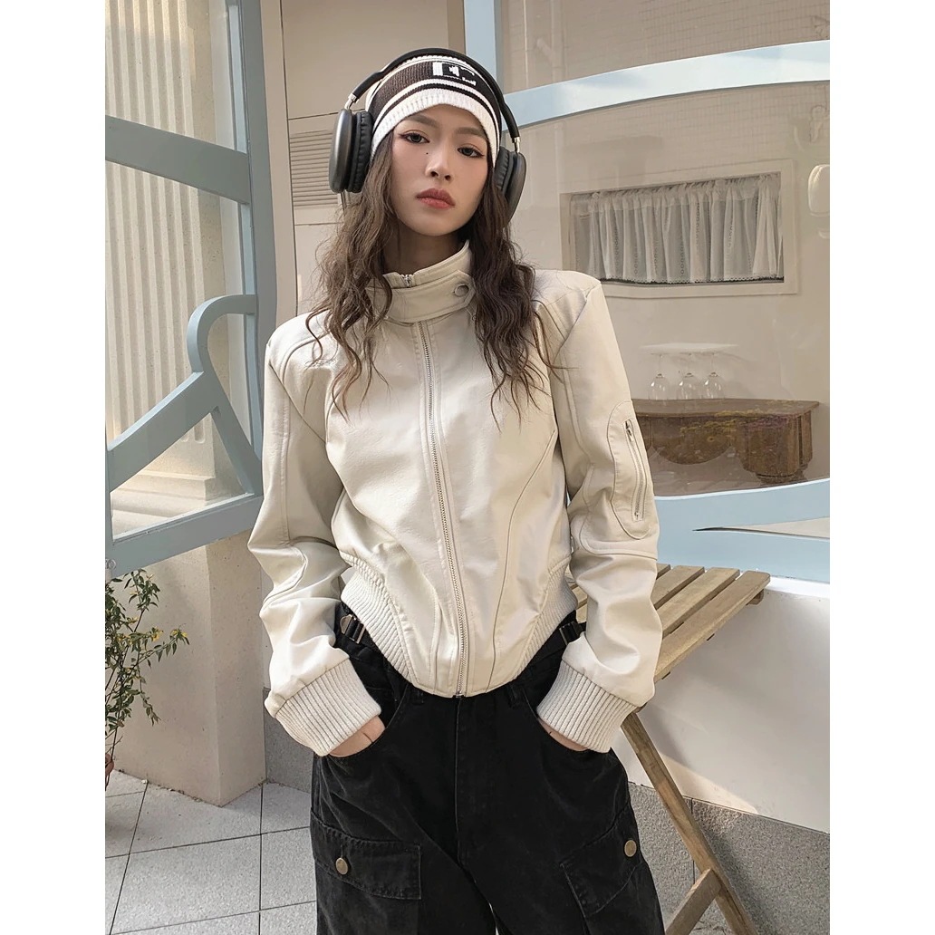 アメリカのレトロなショートコート女性の秋の新型ゆるい革服デザイン感小衆機関車革ジャケットins