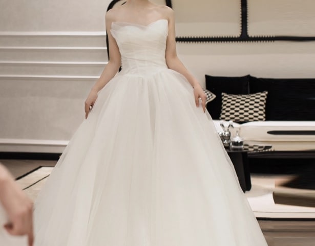 ウェディングドレス ベアトップ ふっくら柔らかなバックリボン 編み上げ 結婚式
