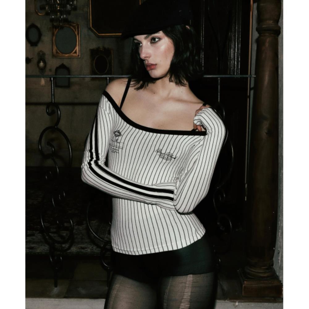 BADBLOOD Classic Logo Off Shoulder Top White w-tee25-007