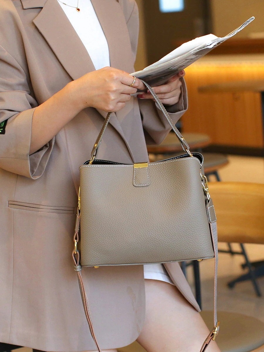 Qoo10限定 本革 韓国 トートバッグ ショルダーバッグ 斜めがけバッグ 大容量 レディース 2way ショルダーバッグ 通勤 バッグ バック カバン 旅行バッグ 斜め掛け かばん ハンドバッグ