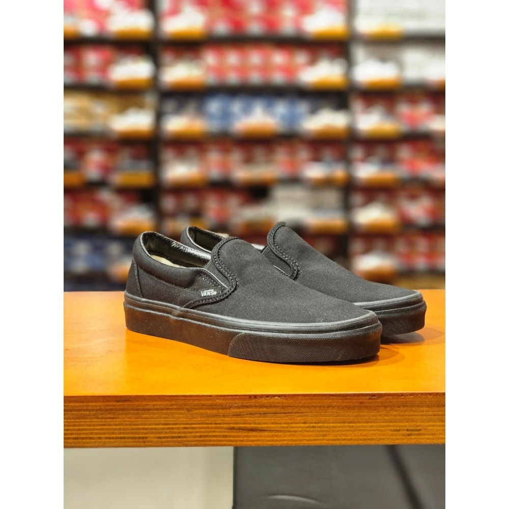 バンズユニセックスコアスリップオンオールブラックスリッポン (VN000EYEBKA)