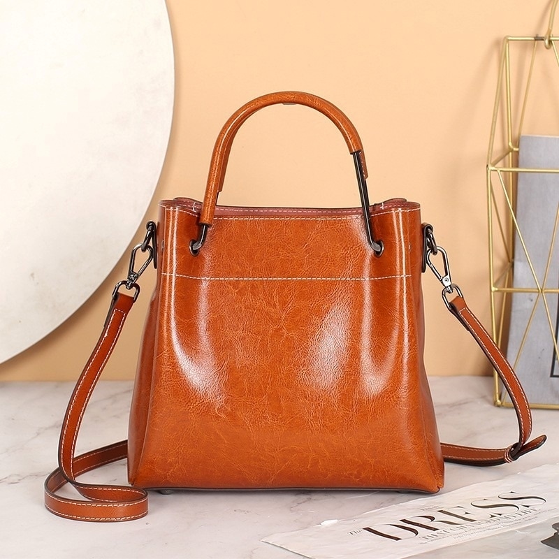 バッグ レディースバッグ ショルダーバッグ ハンドバッグ 通勤バッグ ビジネスバッグ 肩がけバック 手持ちバッグ 2way 肩がけ 手持ち スクエア型 牛革 きれいめ 大人 上品 お洒落 エレガント