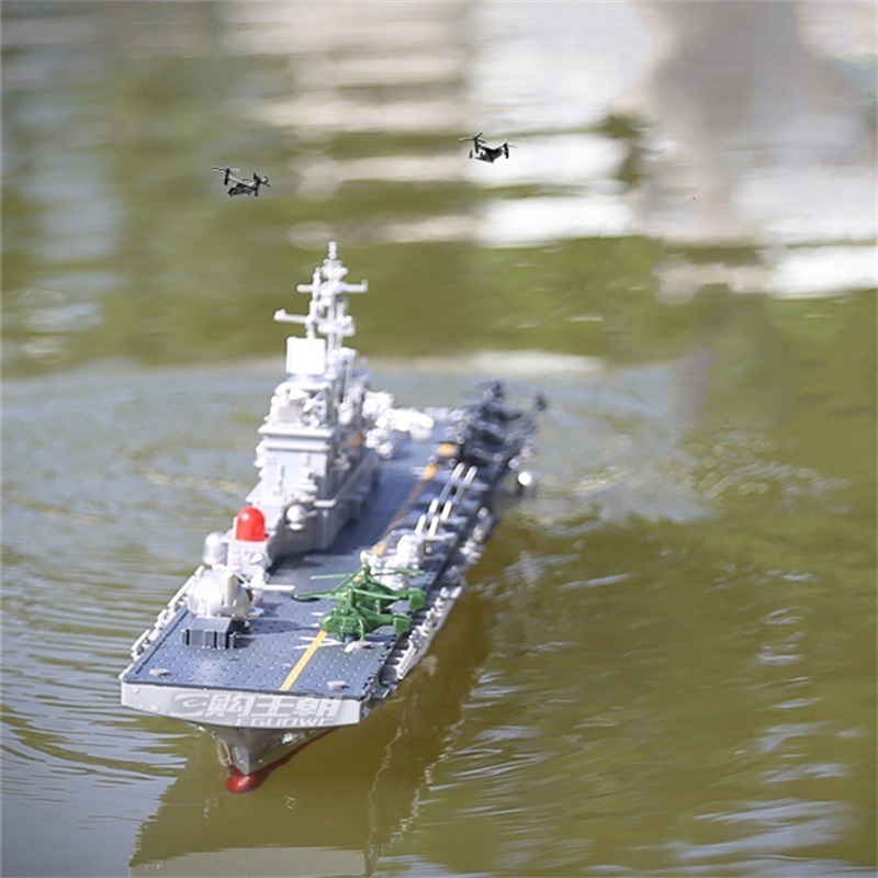 攻撃艦軍用空母モデルの装飾品プールや湖に適した海上での2.4GHZワイヤレスRC船の軍艦大人のための夏の水のおもちゃギフト