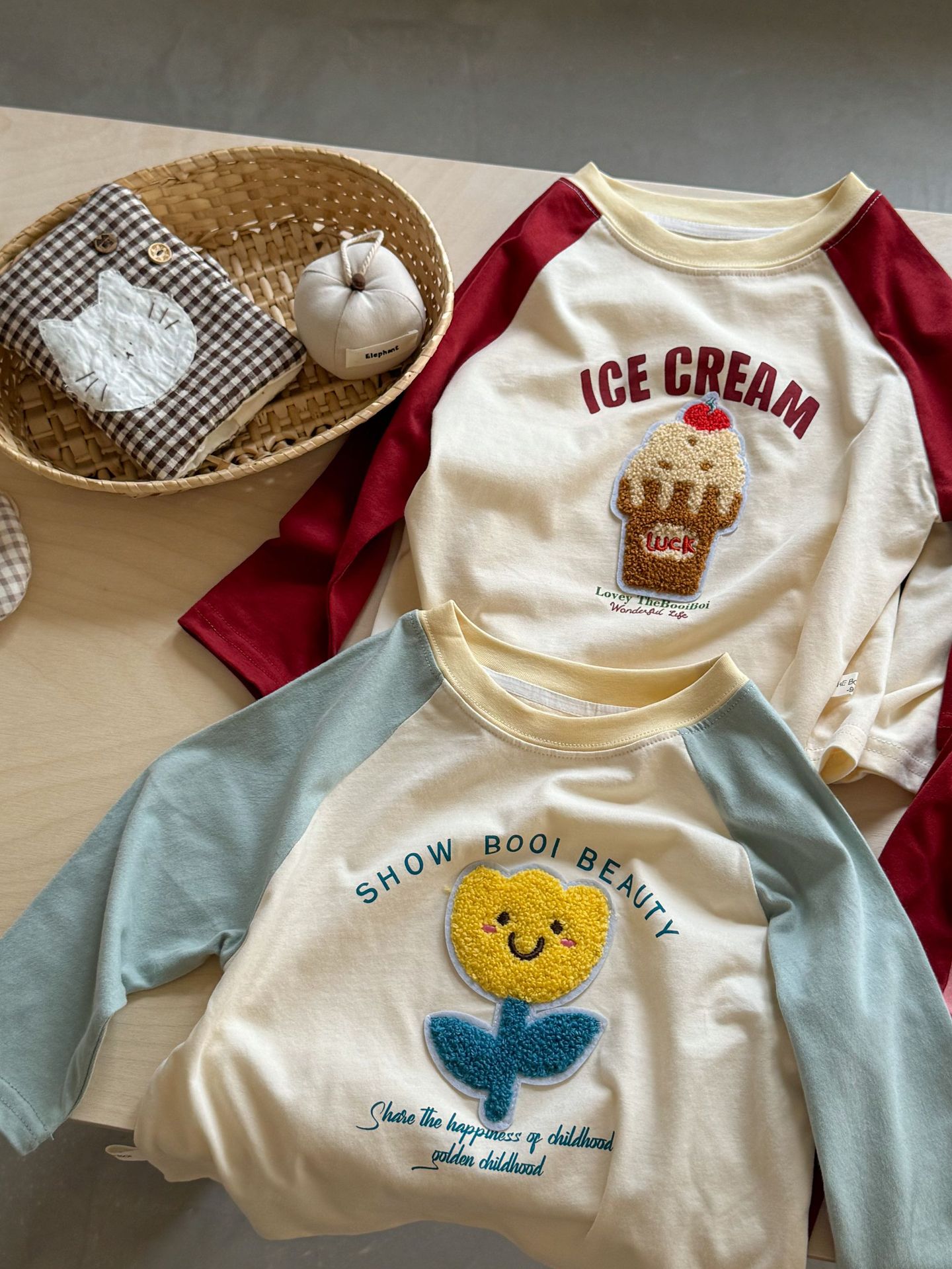 2024秋冬男の子女の子かわいい長袖Tシャツトップス