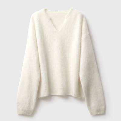 トップス カットソー ニットソー セーター 袖あり 長袖 Vネック ホワイト アプリコット 大人可愛い きれいめ シンプル カジュアル 上品 おしゃれ 主役級 存在感 春 秋 冬 10代 個性的
