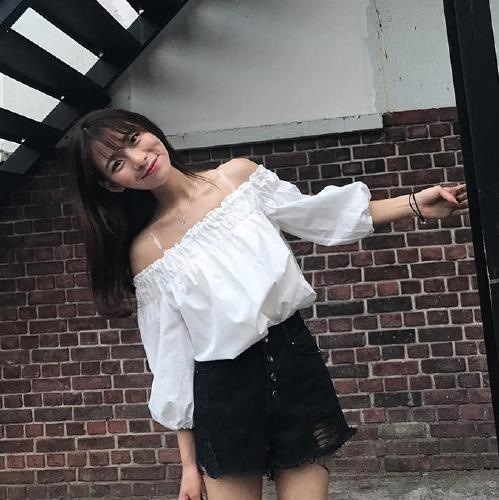 2169.フリル オフショルダー トップス(ホワイト)