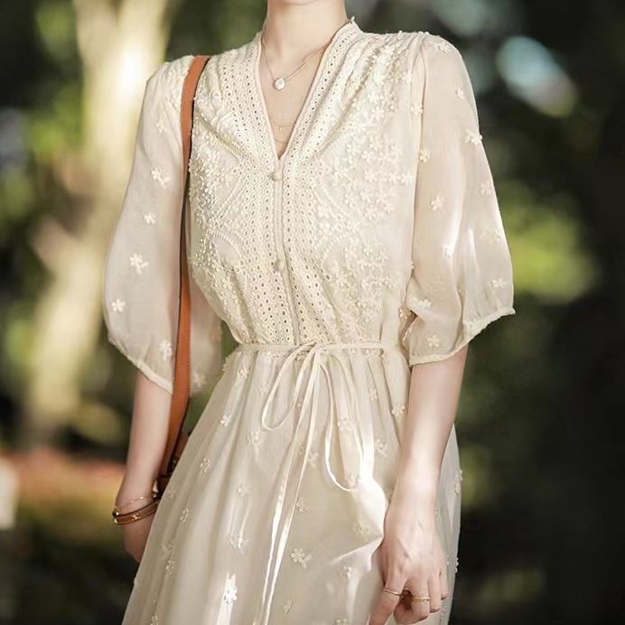 刺繍レースワンピース