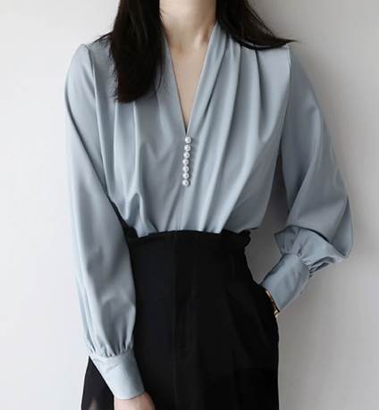 レディース トップス シャツ プルオーバー 長袖 ボリューム袖 パフスリーブ Vネック 襟なし ストレート シフォン パール サテン 大人可愛い きれいめ シンプル 上品 おしゃれ クール エレガント