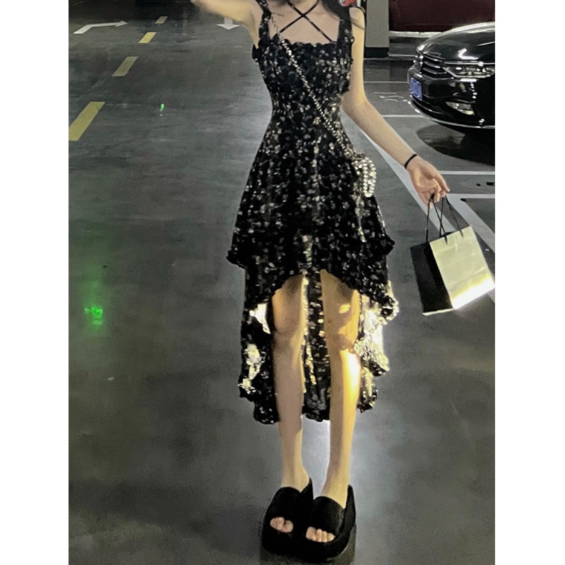 スクエアネックサスペンダー花柄ワンピース女性用2024夏ウエスト痩身気質イレギュラーデザインロングスカート 5,070円