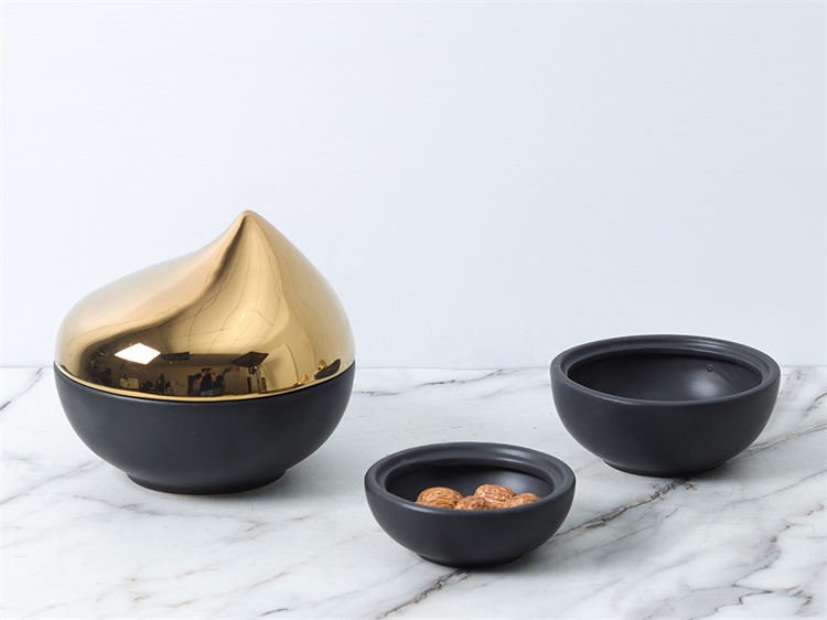 激安セール 北欧インテリア 水滴造型 メッキシルバー セラミック 収納容器 フルーツプレート 置物 装飾品 部屋の飾り デザイン小物 モダンシンプル テーブル置き 北欧風飾り 4,576円