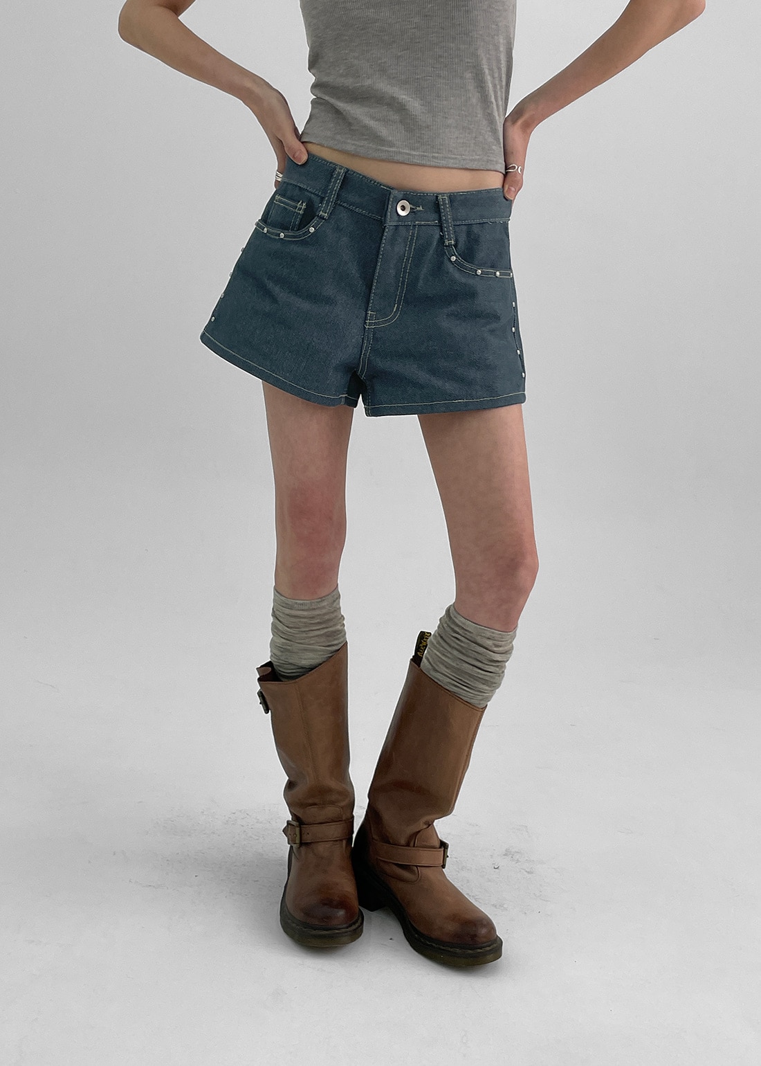 グレットスタッド生地デニムショートパンツ