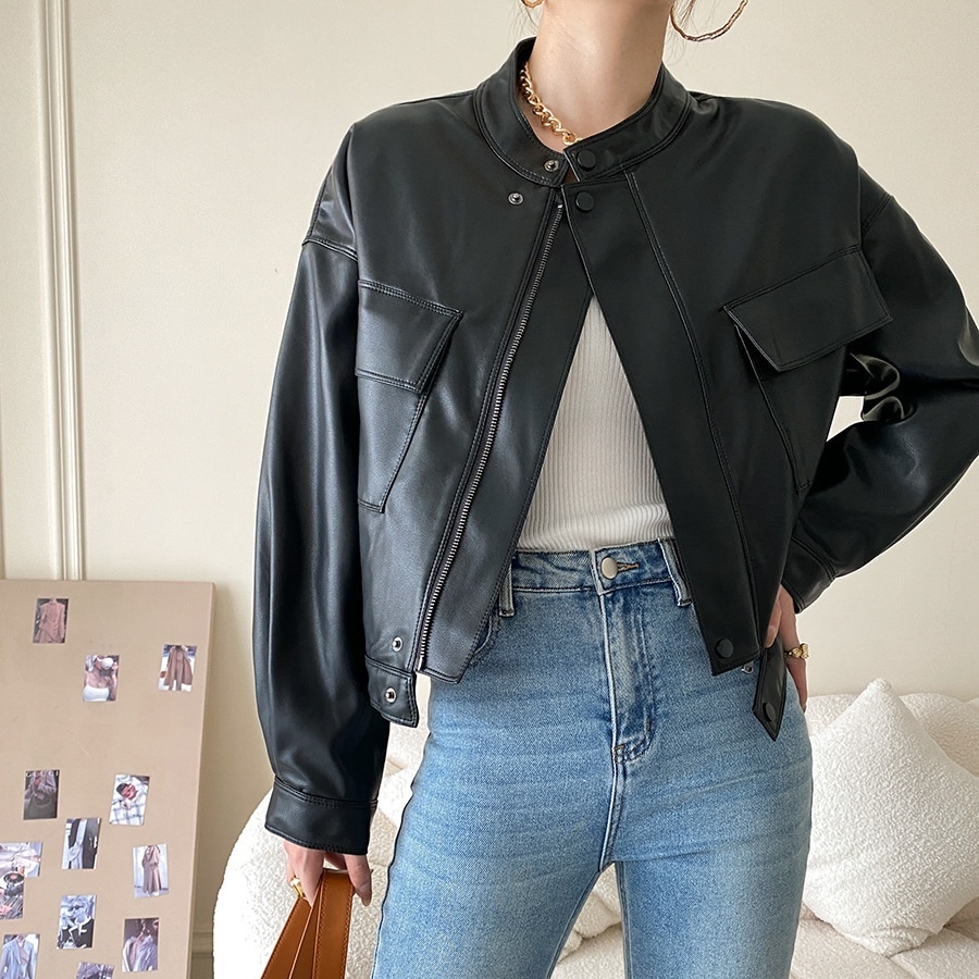アウター ジャケット レザージャケット 長袖 ハイネック 前開き ボタン ファスナー ショート丈 レザー ポケット かわいい 大人可愛い きれいめ シンプル 上品 おしゃれ かっこいい カジュアル