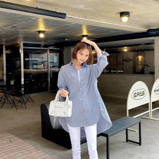 シャツ トップス 人気 通販 ストライプ 襟付き ボタン サイドスリット ゆったり ゆる ルーズ 綿 コットン 長袖 袖あり ミディアム アシメ トリー 羽織 体型 カバー 抜き襟 襟抜き おしゃ