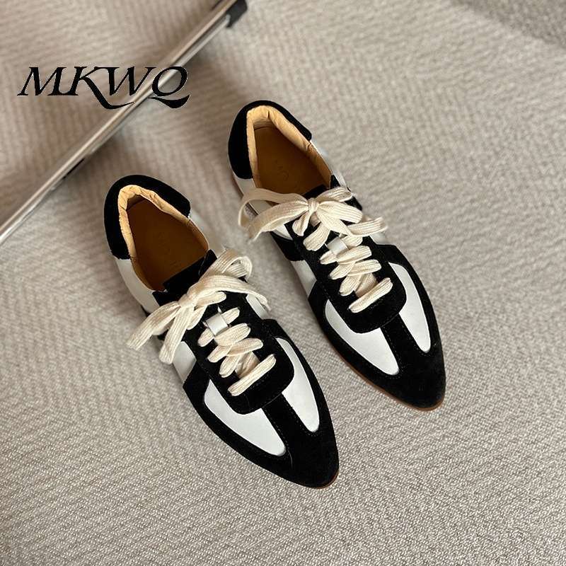 MKWQニッチポインテッドトゥ本革ソフトレザードイツ製トレーニングシューズ女性用黒と白2025年フラットボトム快適なレースアップスポーツシューズ