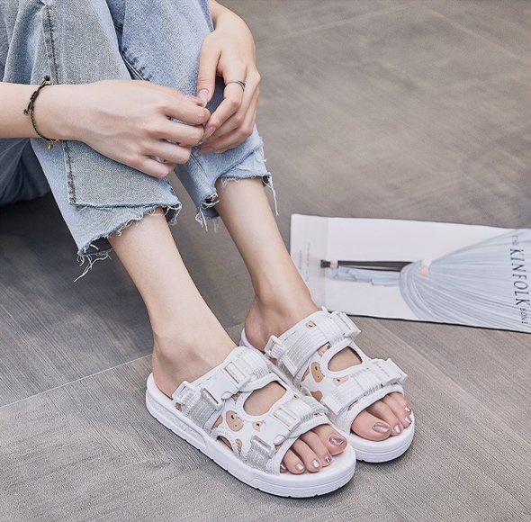 靴 サンダル レディースサンダル 厚底サンダル 厚底 フラット ストラップ ベルト かわいい カジュアル ラブリー キュート ガーリー スポーティー ラフ 個性的 こなれ感 牛柄 夏 10代 5,382円