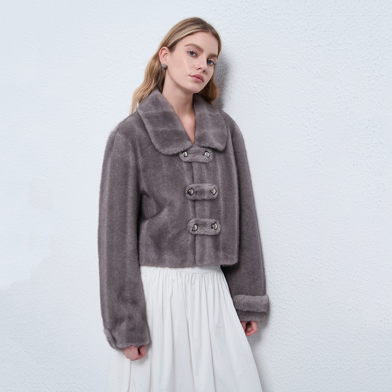 xia Zhi 【日本グアイグアイブランド】貴重なショートファーリーエコフレンドリーヤングファーコート1枚付き