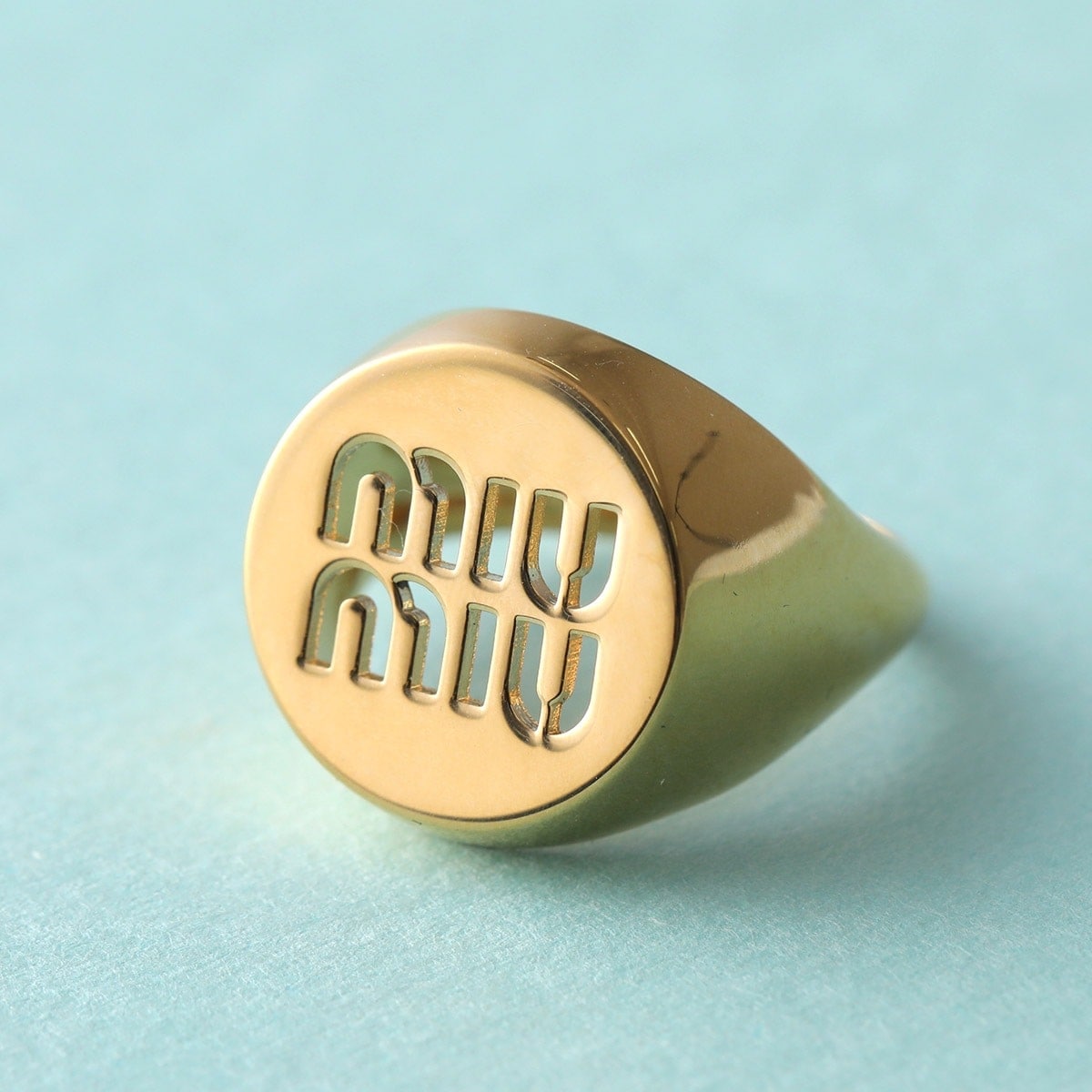 MIUMIU ミュウミュウ リング 5IA046 2DTU レディース シグネットリング 指輪 アクセサリー ブラス ロゴ F0056/ORO