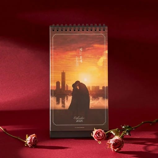 Qoo10] 枯れた花に涙を 2026 カレンダー /
