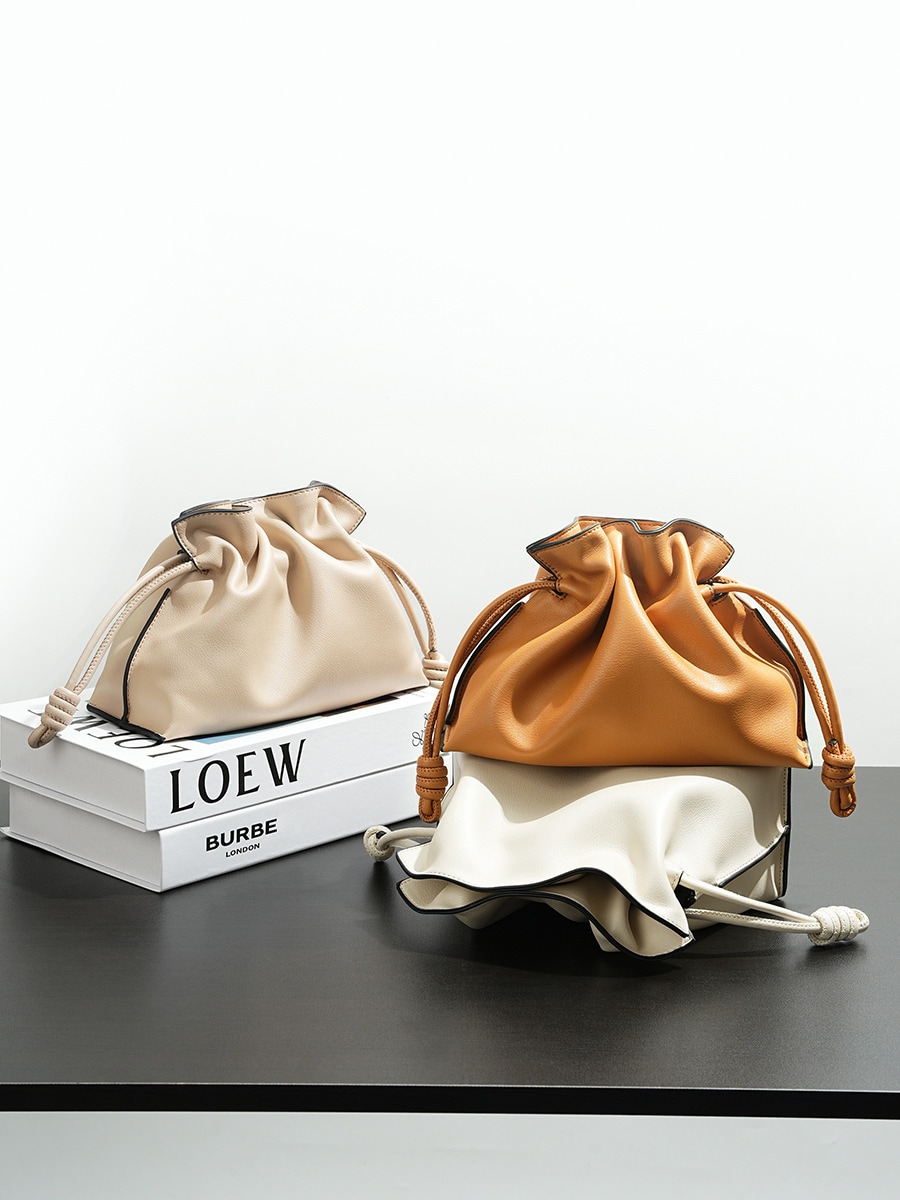 【本革】クラウドバッグ, 福袋バッグ, ミニバッグ, ショルダーバッグ, 引きひもバッグ, レディースバッグ, 普段使いバッグ, 軽量バッグ, 上品なバッグ, バケツバッグ